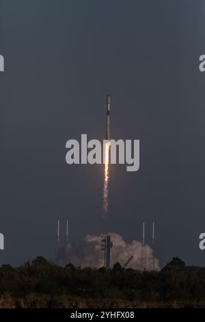 Cape Canaveral, Stati Uniti. 11 novembre 2024. A sole quattro ore e sei minuti di distanza, SpaceX lancia Starlink 6-69 alle 16:28 PM ET da SLC-40 Cape Canaveral Florida USA. (Foto di Scott Schilke/SipaUSA) credito: SIPA USA/Alamy Live News Foto Stock