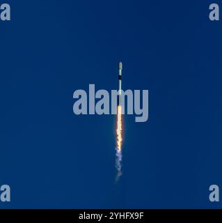 Cape Canaveral, Stati Uniti. 11 novembre 2024. A sole quattro ore e sei minuti di distanza, SpaceX lancia Starlink 6-69 alle 16:28 PM ET da SLC-40 Cape Canaveral Florida USA. (Foto di Scott Schilke/SipaUSA) credito: SIPA USA/Alamy Live News Foto Stock