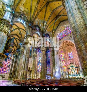 MILANO, ITALIA - 8 APRILE 2022: Panorama di Milano Duomo Trancept e Cappella di San Giovanni Bono, l'8 aprile a Milano, Italia Foto Stock