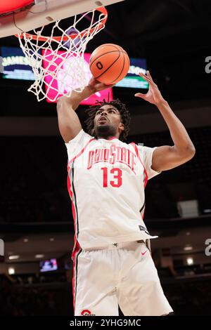 Columbus, Ohio, Stati Uniti. 11 novembre 2024. L'attaccante degli Ohio State Buckeyes Sean Stewart (13) si scalda prima della partita tra i Youngstown State Penguins e gli Ohio State Buckeyes alla Value City Arena di Columbus, Ohio. (Credit Image: © Scott Stuart/ZUMA Press Wire) SOLO PER USO EDITORIALE! Non per USO commerciale! Foto Stock