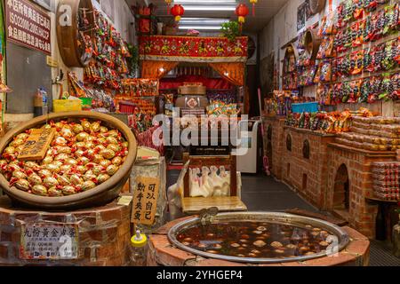 Commerciante di generi alimentari e prodotti per il mercato a Juifen, Taiwan Foto Stock