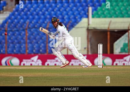 Tony de Zorzi batte durante il secondo giorno di test in Bangladesh e Sudafrica allo Zahur Ahmed Chowdhury Stadium di Sagorika, Chattogram, Bangladesh, Octob Foto Stock