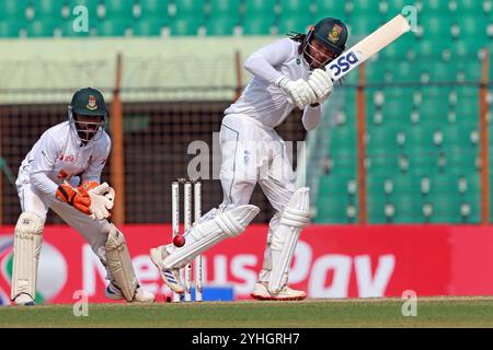 Tony de Zorzi batte durante il secondo giorno di test in Bangladesh e Sudafrica allo Zahur Ahmed Chowdhury Stadium di Sagorika, Chattogram, Bangladesh, Octob Foto Stock