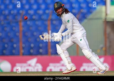 Tony de Zorzi batte durante il secondo giorno di test in Bangladesh e Sudafrica allo Zahur Ahmed Chowdhury Stadium di Sagorika, Chattogram, Bangladesh, Octob Foto Stock