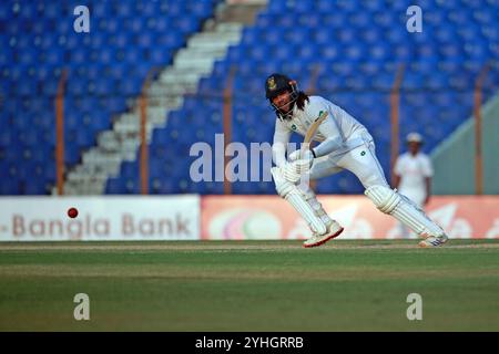 Tony de Zorzi batte durante il secondo giorno di test in Bangladesh e Sudafrica allo Zahur Ahmed Chowdhury Stadium di Sagorika, Chattogram, Bangladesh, Octob Foto Stock