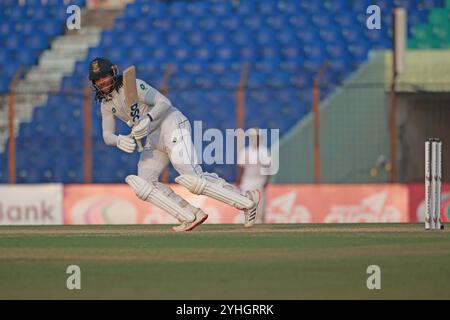 Tony de Zorzi batte durante il secondo giorno di test in Bangladesh e Sudafrica allo Zahur Ahmed Chowdhury Stadium di Sagorika, Chattogram, Bangladesh, Octob Foto Stock