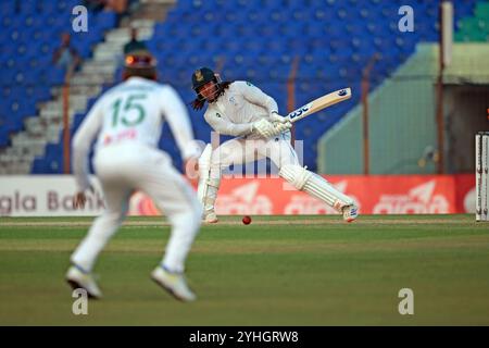 Tony de Zorzi batte durante il secondo giorno di test in Bangladesh e Sudafrica allo Zahur Ahmed Chowdhury Stadium di Sagorika, Chattogram, Bangladesh, Octob Foto Stock