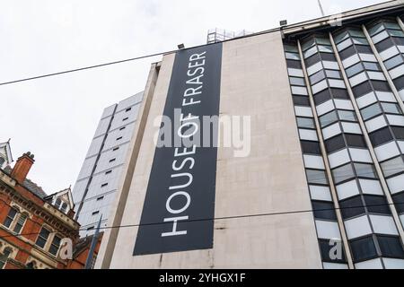 Birmingham, Regno Unito – 11 novembre 2024: Banner esterno del grande magazzino House of Fraser nel centro di Birmingham Foto Stock