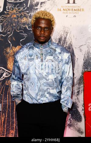 Godwin beim Screening des Kinofilms Gladiator II im Mathäser Filmpalast. München, 11.11.2024 *** Godwin alla proiezione del film Gladiator II a Mathäser Filmpalast Monaco di Baviera, 11 11 2024 foto:XS.xGabschx/xFuturexImagex gladiator muenchen 4110 Foto Stock