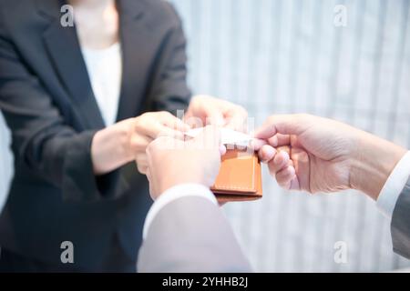 Imprenditore lo scambio di biglietti da visita Foto Stock
