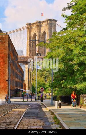 New York, Stati Uniti d'America - 07 Settembre 2017 : Vista del quartiere di Brooklyn e il Ponte di Brooklyn tra la parte inferiore di Manhattan e Brooklyn. Foto Stock