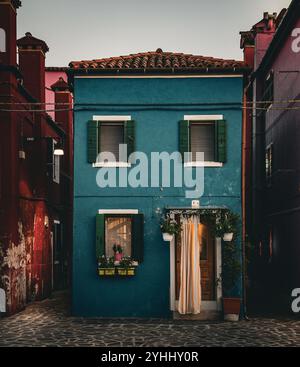 Casa colorata, isola di Burano Foto Stock