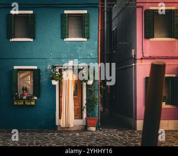 Casa colorata, isola di Burano Foto Stock