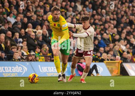 Callum Doyle di Norwich City e George Earthy di Bristol City - Norwich City V Bristol City, Sky Bet Championship, Carrow Road, Norwich, Regno Unito - 9 novembre 2024 solo uso editoriale - si applicano restrizioni DataCo Foto Stock