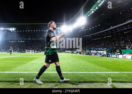 Lisboa, Portogallo. 5 novembre 2024. Viktor Gyokeres dello Sporting CP celebra un gol durante la fase MD4 della UEFA Champions League 2024/25 tra lo Sporting Clube de Portugal e il Manchester City all'Estadio Jose Alvalade. (Punteggio finale: Sporting CP 4 - 1 CF Manchester City) credito: SOPA Images Limited/Alamy Live News Foto Stock