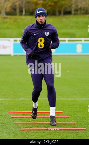 Jude Bellingham dell'Inghilterra durante una sessione di allenamento al St George's Park, Burton upon Trent. Data foto: Martedì 12 novembre 2024. Foto Stock