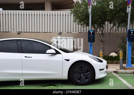 punto di ricarica per auto elettriche, energia sostenibile, elettricità Foto Stock