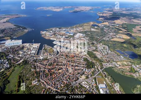 Vista aerea, Wismar, centro, città, porto, cantiere navale, Poel, Mar Baltico, baia Foto Stock