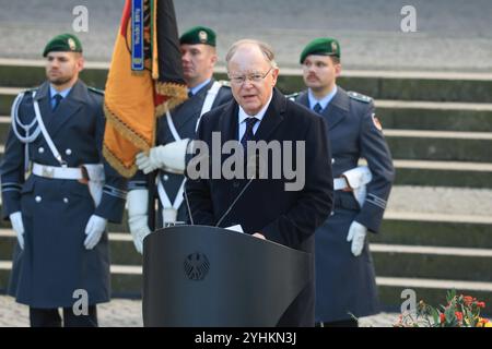 Niedersachsen, Hannover, Gelöbnis von Bundeswehr Rekruten vor dem Neuen Rathaus, Bundeswehr, Soldat, Ministerpräsident Stephan Weil *** bassa Sassonia, Hannover, giuramento di reclute della Bundeswehr davanti al nuovo municipio, Bundeswehr, soldato, primo ministro Stephan Weil Foto Stock