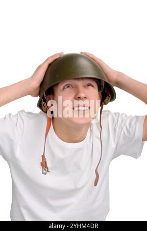 L'adolescente con un casco militare Foto Stock