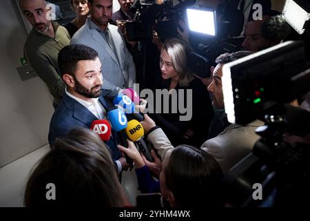 DEN HAAG - Stephan van Baarle (DENK) prima del tempo delle interrogazioni settimanali alla camera dei rappresentanti. ANP RAMON VAN FLYMEN netherlands Out - belgio Out Foto Stock