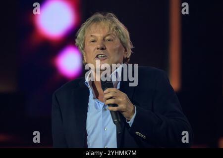 Berlino, Germania. 16 ottobre 2024. GER, Berlin, Die Beatrice Egli Show, a Berlino - Am Studio 20, Aufzeichnung der Musik- und Unterhaltungsshow mit Beatrice Egli, Aufzeichnung fuer die Sendung am 31.10.24, Beteiligt sind SWR, MDR und das Schweizer Fernsehen SRF, im Bild: Bernhard Brink 16.10.2024 crediti: HMB Media/Alamy Live News Foto Stock