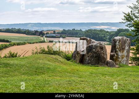 La Coldrum Long Barrow conosciuta anche come le pietre di Coldrum vicino a Trottiscliffe, West Malling, Maidstone, Kent Foto Stock