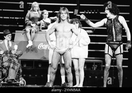 l-r: Ziggy Byfield (Dr. Scott), Dee Robillard (Columbia), Claire Lewis (Magenta), Gary Martin (Rocky), Amanda Redman (Janet), Daniel Abineri (Frank-n-Furter) nello SPETTACOLO HORROR ROCKY all'Haymarket Theatre, Leicester, Inghilterra 08/08/1979 libro, musica e testi di Richard o'Brien Set design: Brian Thomson costumi: sue Blane regista: Julian Hope Foto Stock