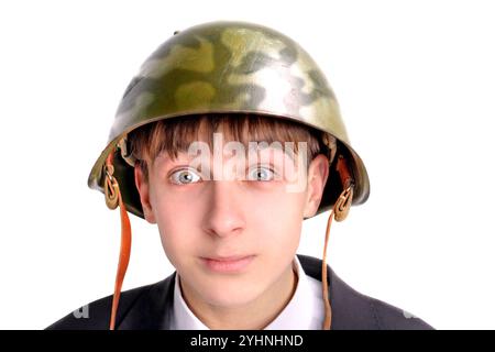 L'adolescente con un casco militare Foto Stock