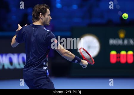 Torino, Italia. 12 novembre 2024. Wesley Koolhof dell'Olanda in azione durante il Round Robin doppio match tra Marcel Granollers di Spagna e Horacio Zeballos di Argentina contro Wesley Koolhof di Olanda e Nikola Mektic di Croazia il terzo giorno delle finali del Nitto ATP World Tour. Crediti: Marco Canoniero/Alamy Live News Foto Stock