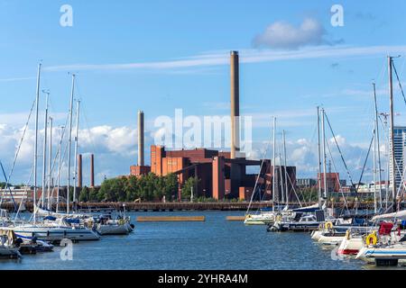 L'ex centrale elettrica a carbone Hanasaari di Helen Ltd. Si trasforma in una più grande centrale elettrica con batteria termica in Europa il 6 luglio 2024 a Kuala Lumpur Foto Stock