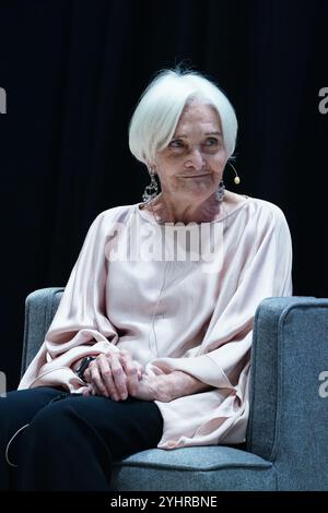 Dame Sheila Hancock, vicepresidente del St Christopher's Hospice, parla ad un evento di raccolta fondi in aiuto dell'ospizio del Dulwich College, Londra. Data foto: Martedì 12 novembre 2024. Foto Stock