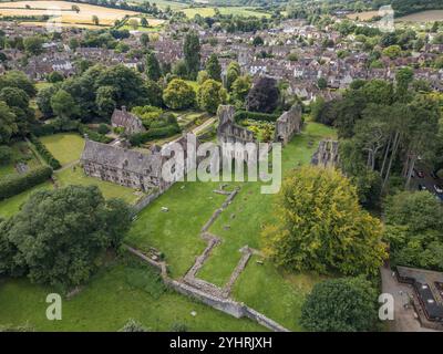 Veduta aerea delle rovine di Wenlock Priory, Much Wenlock, Shropshire, Regno Unito. Foto Stock