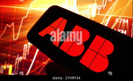 Konskie, Polonia - 12 novembre 2024: Logo aziendale ABB visualizzato sul telefono cellulare Foto Stock