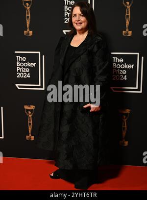 LONDRA, REGNO UNITO. 11 novembre 2024. Ruth Jones OBE partecipa alla cerimonia del Booker Prize 2024, all'Old Billingsgate di Londra, Regno Unito. (Foto di 李世惠/SEE li/Picture Capital) credito: Vedi li/Picture Capital/Alamy Live News Foto Stock