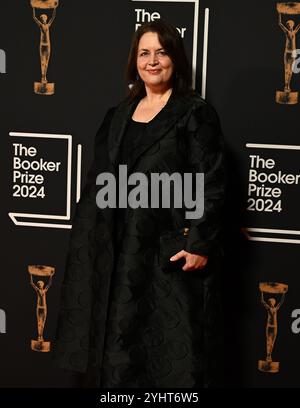 LONDRA, REGNO UNITO. 11 novembre 2024. Ruth Jones OBE partecipa alla cerimonia del Booker Prize 2024, all'Old Billingsgate di Londra, Regno Unito. (Foto di 李世惠/SEE li/Picture Capital) credito: Vedi li/Picture Capital/Alamy Live News Foto Stock