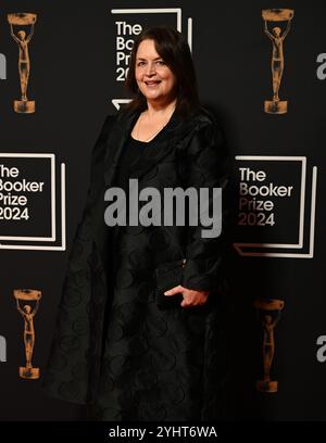 LONDRA, REGNO UNITO. 11 novembre 2024. Ruth Jones OBE partecipa alla cerimonia del Booker Prize 2024, all'Old Billingsgate di Londra, Regno Unito. (Foto di 李世惠/SEE li/Picture Capital) credito: Vedi li/Picture Capital/Alamy Live News Foto Stock