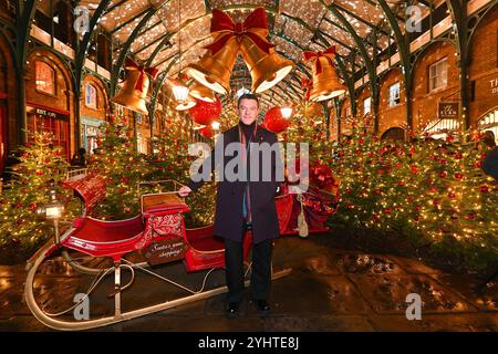 SOLO PER USO EDITORIALE Luke Evans al Covent Garden 2024 Christmas Lights Switch On or Save the Children di Londra. Data foto: Martedì 12 novembre 2024. Foto Stock