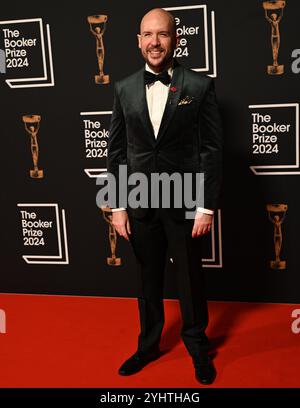 LONDRA, REGNO UNITO. 11 novembre 2024. Tom Allen partecipa alla cerimonia del Booker Prize 2024, all'Old Billingsgate di Londra, Regno Unito. (Foto di 李世惠/SEE li/Picture Capital) credito: Vedi li/Picture Capital/Alamy Live News Foto Stock