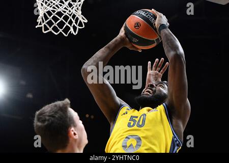 Berlino, Germania. 12 novembre 2024. Trevion Williams (ALBA Berlin, #50) GER, ALBA Berlin gegen EA7 Emporio Armani Milano, basket, EuroLeague, Saison 2024/2025, 9. Spieltag, 12.11.2024 foto: Eibner-Pressefoto/Ryan Sleiman credito: dpa/Alamy Live News Foto Stock