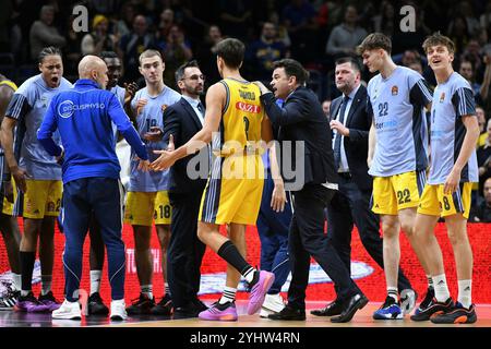 Berlino, Germania. 12 novembre 2024. DAS ALBA Berlin team GER, ALBA Berlin gegen EA7 Emporio Armani Milan, basket, EuroLeague, Saison 2024/2025, 9. Spieltag, 12.11.2024 foto: Eibner-Pressefoto/Ryan Sleiman credito: dpa/Alamy Live News Foto Stock