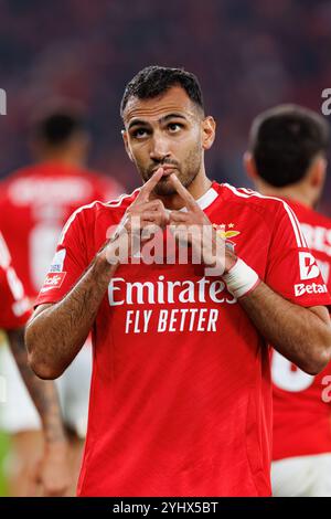 Lisbona, Portogallo. 10 novembre 2024. Vangelis Pavlidis (SL Benfica) ha festeggiato dopo aver segnato un gol durante la partita della Liga Portugal tra le squadre di SL Benfica e FC Porto all'Estadio da Luz. Punteggio finale : SL Benfica 4 : 1 FC Porto (foto di Maciej Rogowski/SOPA Images/Sipa USA) credito: SIPA USA/Alamy Live News Foto Stock