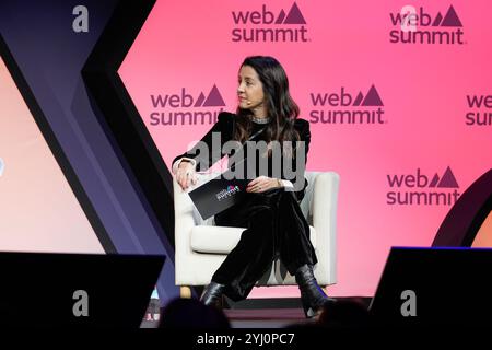 Lisbona, Portogallo. 12 novembre 2024. Luciana Rodrigues, editorialista Forbes Brasil, si rivolge al pubblico durante il primo giorno del Web Summit 2024 a Lisbona. (Foto di Bruno de Carvalho/SOPA Images/Sipa USA) credito: SIPA USA/Alamy Live News Foto Stock