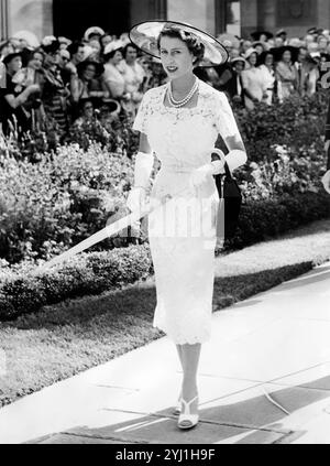 Regina Elisabetta II durante il suo Royal Tour di Sydney, Australia, nel febbraio 1954. Foto Stock