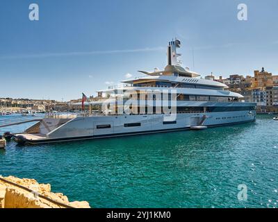 Ormeggiato nel porto di la Valletta, Malta, superyacht Moonrise Foto Stock