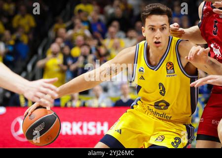 Berlino, Germania. 12 novembre 2024. Matteo spagnolo (3) di ALBA Berlin visto durante la partita di basket Turkish Airlines EuroLeague tra ALBA Berlin e EA7 Emporio Armani Milano all'Uber Arena di Berlino. Credito: Gonzales Photo/Alamy Live News Foto Stock