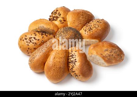 Pane di grano fresco fatto in casa a forma di fiore con una variazione di semi sani da vicino isolato su sfondo bianco Foto Stock