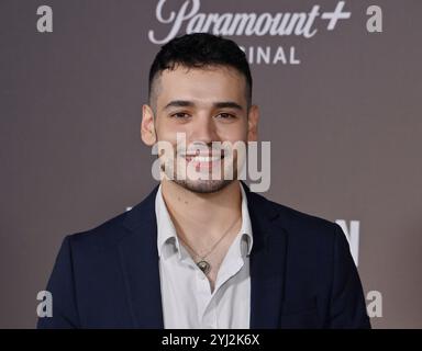 Los Angeles, Stati Uniti. 12 novembre 2024. Il membro del cast Alejandro Akara partecipa alla prima del dramma televisivo della Paramount 'Landman' ai Paramount Studios di Los Angeles il 12 novembre 2024. Storyline: Ambientato nelle proverbiali città boomtown del Texas occidentale, Landman è una storia moderna di ricerca di fortuna nel mondo delle piattaforme petrolifere. La serie è una storia al piano di sopra/sotto, di folli e miliardari wildcat che alimentano un boom così grande che sta rimodellando il nostro clima, la nostra economia e la nostra geopolitica. Foto di Jim Ruymen/UPI credito: UPI/Alamy Live News Foto Stock