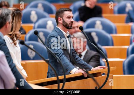 2024-11-12 Dutch Tweede Kamer Plenary Debate DEN HAAG, PAESI BASSI - 12 NOVEMBRE: Stephan van Baarle DENK durante il dibattito Plenario al Tweede Kamer il 12 novembre 2024 a Den Haag, Paesi Bassi. Den Haag Tweede Kamer Paesi Bassi contenuto non disponibile per la ridistribuzione nei Paesi Bassi direttamente o indirettamente tramite terze parti. Copyright: XJohnxBeckmannx Foto Stock