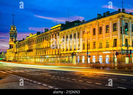 Nevsky Avenue. Urban e storicamente la più bella vista della città di San Pietroburgo. La Russia. Foto Stock